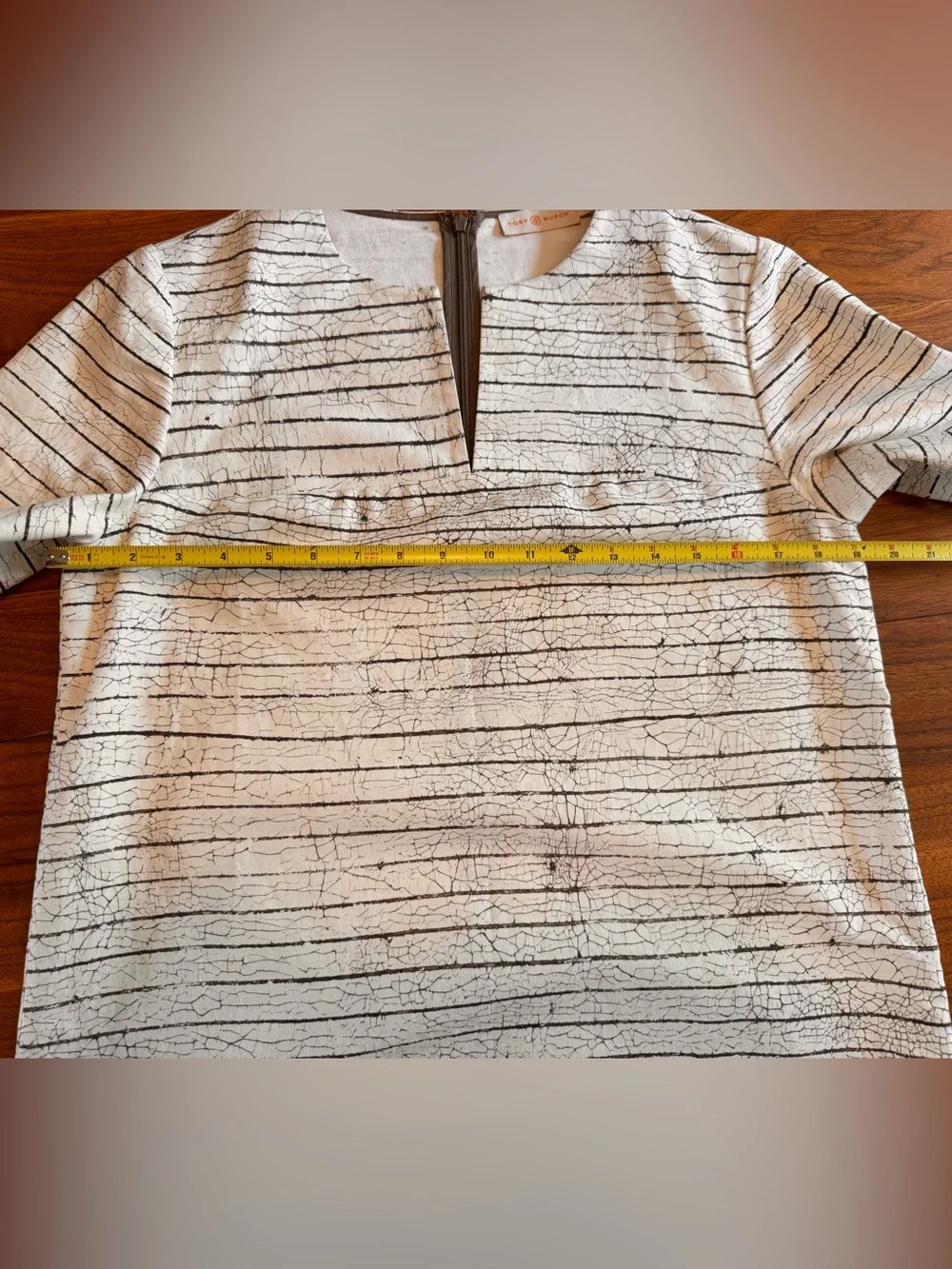 Tory Burch Cotton Crackled Stripe Top with Notched V Neckline Like New Sz 6